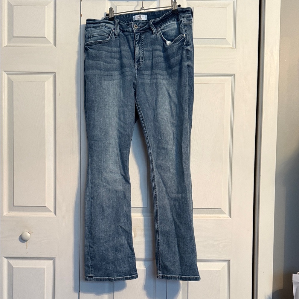 Stylish Denim Women's Straight Leg Jeans